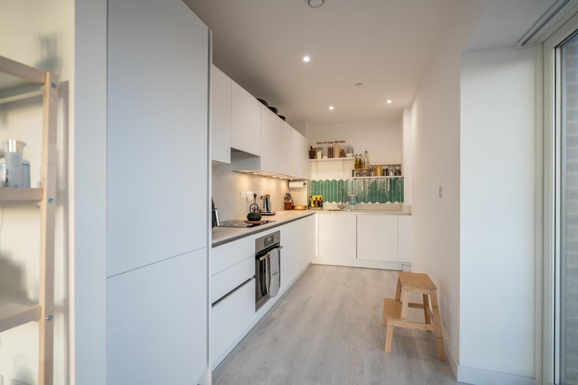 Sunset Retreat: Steps From Heathrow/Twickenham Appartement Hounslow Buitenkant foto