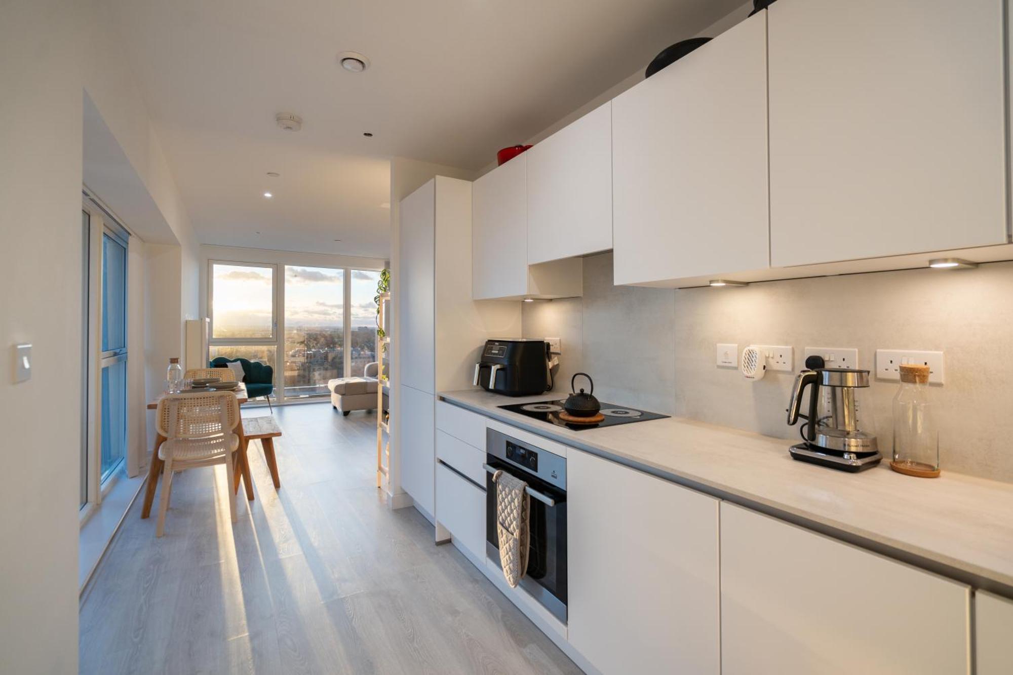 Sunset Retreat: Steps From Heathrow/Twickenham Appartement Hounslow Buitenkant foto