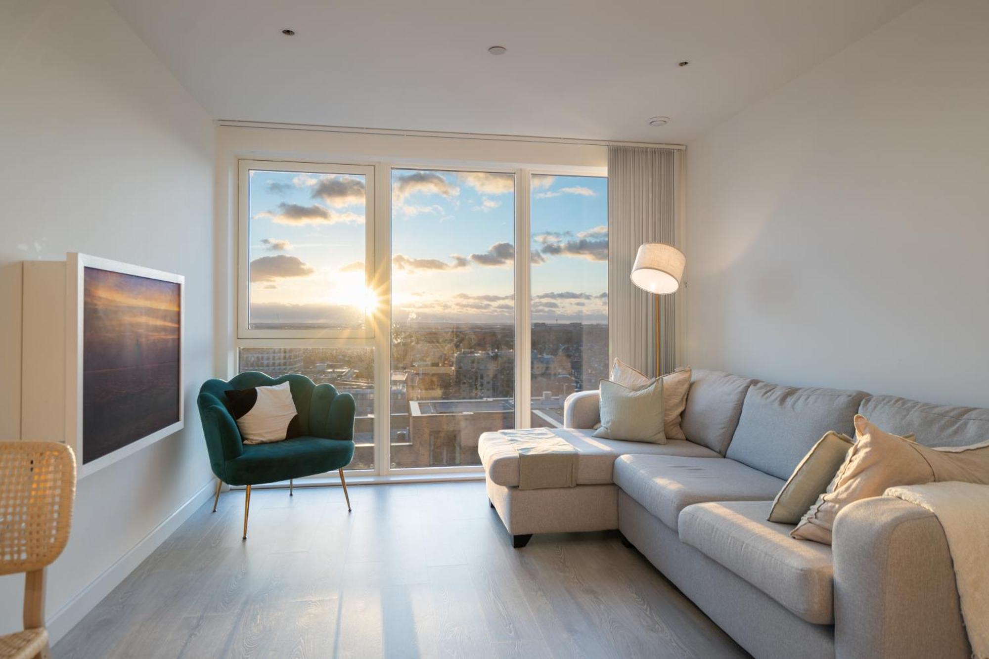 Sunset Retreat: Steps From Heathrow/Twickenham Appartement Hounslow Buitenkant foto
