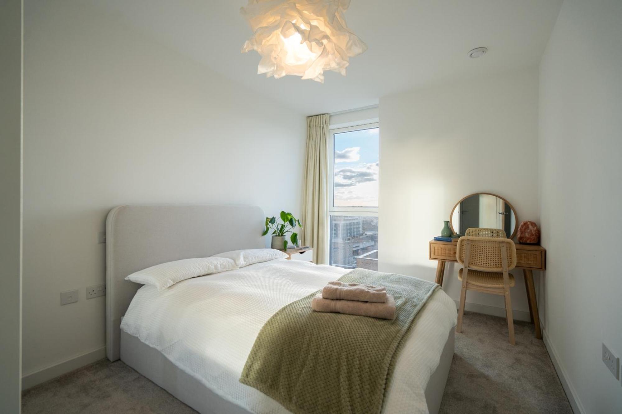 Sunset Retreat: Steps From Heathrow/Twickenham Appartement Hounslow Buitenkant foto