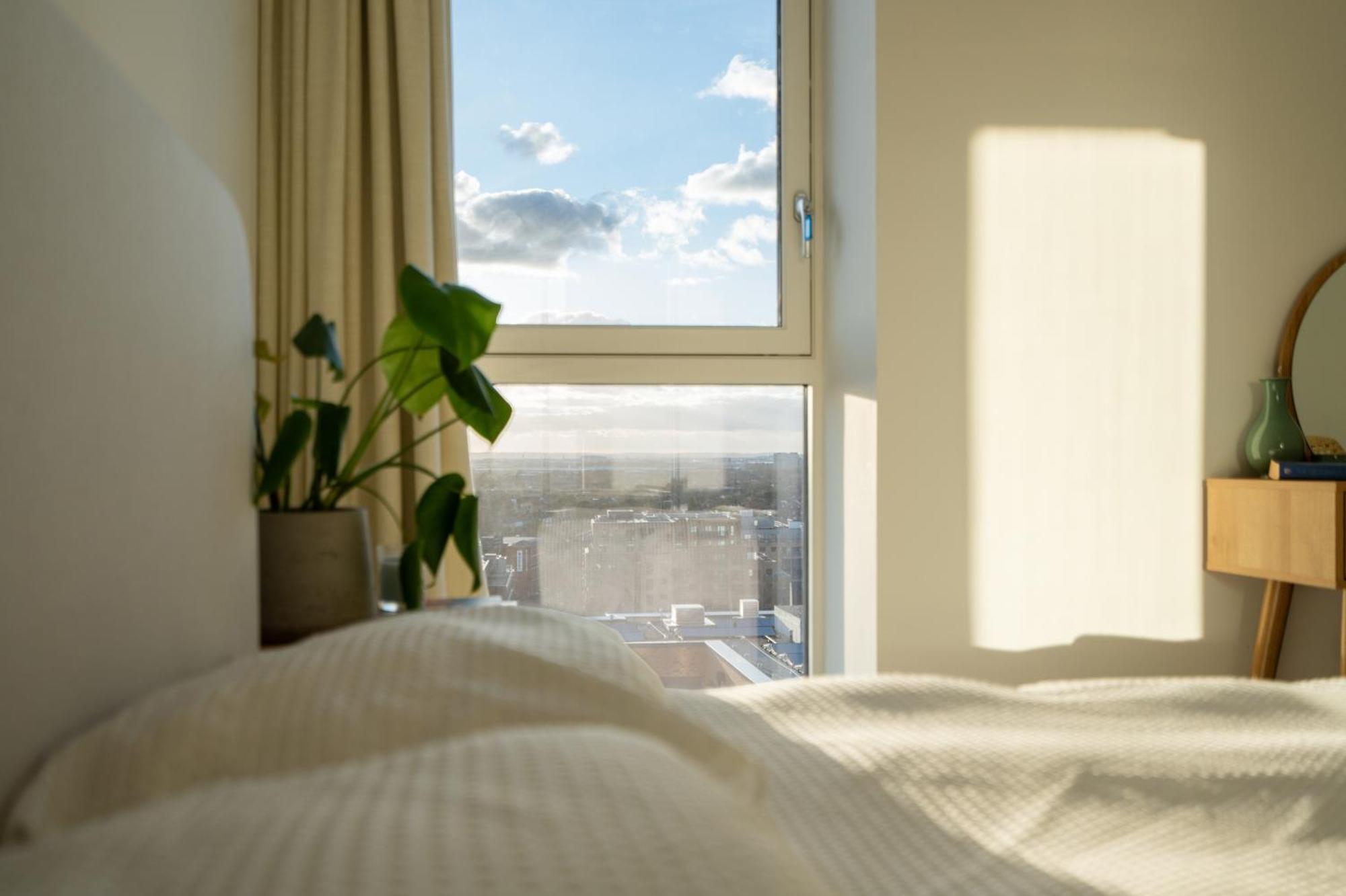 Sunset Retreat: Steps From Heathrow/Twickenham Appartement Hounslow Buitenkant foto